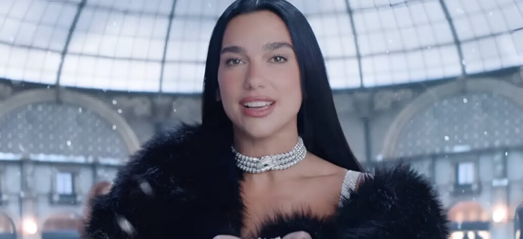 Dua Lipa x Bvlgari new campaign sets the stage for the Milan-Cortina 2026 Winter Olympics, leaning into emotion and technical mastery through jewelry that enhances contemporary beauty. / Photo Bvlgari