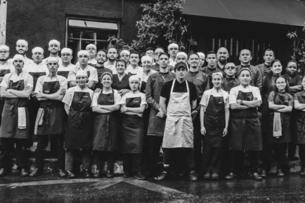 At the heart of El Chato’s ascent is chef Álvaro Clavijo, whose culinary philosophy blends global technique with a fiercely local sensibility. / Photo via El Chato