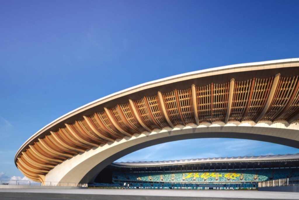 The curving forms were inspired by Song Dynasty sailing ships and traditional Chinese fans. / Photo via CRLand