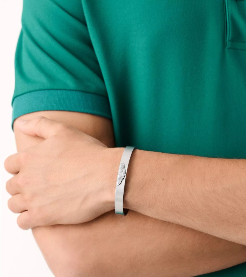 Titanium, carbon fibre, silicone, and stainless steel, echoing Aston Martin’s automotive craftsmanship. / Photo via Aston Martin