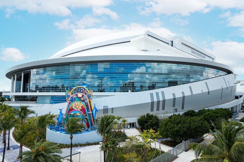 The transformation of loanDepot Park into a tennis arena underscores Miami’s rising influence as a global hub for sports and entertainment / Photo Miami Invitational