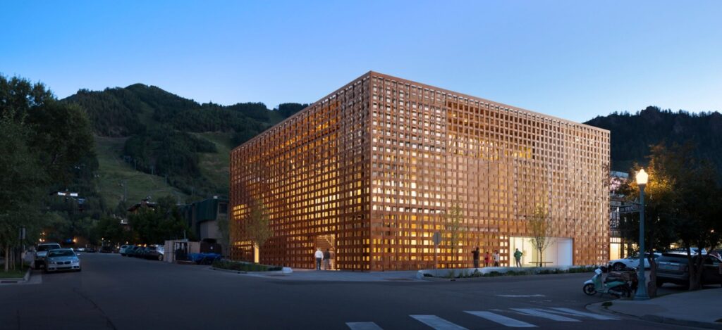 Aspen transforms each winter into a showcase of artistic expression. The city blends natural beauty with cultural brilliance. / Photo Aspen Art Museum