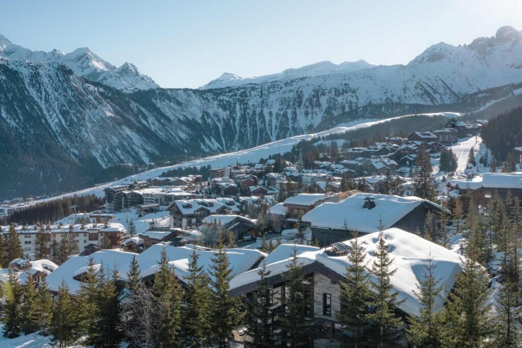 Skiing remains the soul of Courchevel. The resort offers a remarkable variety of alpine and snowboard runs. / Photo Les 3 Vallées