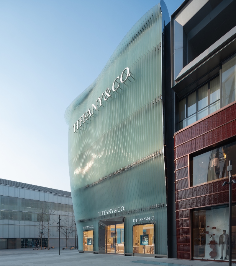 MVRDV’s approach avoids nostalgia while honoring Tiffany’s legacy. The façade translates jewelry craftsmanship into spatial experience / Photo Tiffany & Co