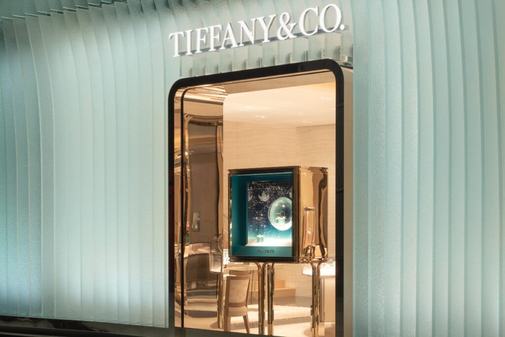 Designed by the Dutch architecture studio MVRDV, the project reimagines how luxury façades interact with urban space / Photo Tiffany & Co