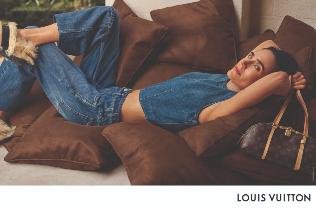 Reimagined for urban life, it appears in vibrant hues, including Rose Atomic and Vanille. / Photo Louis Vuitton