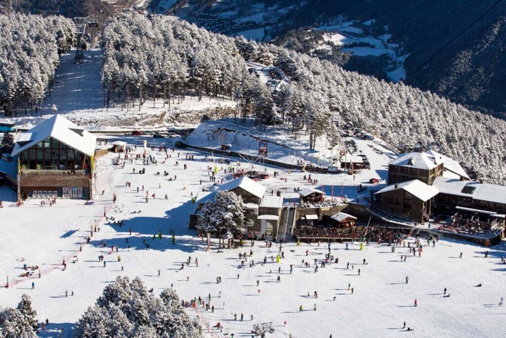 Vallnord combines personalized lessons with picturesque landscapes. / Photo Vallnord Ski Resort
