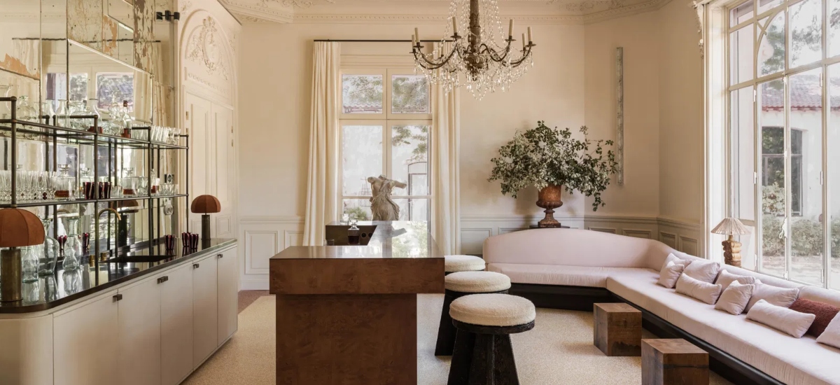 Marianne Tiegen Interiors has transformed Château La Banquière, an eighteenth-century estate nestled among vineyards and ancient oak trees near Montpellier, France / Photo via ArchEyes