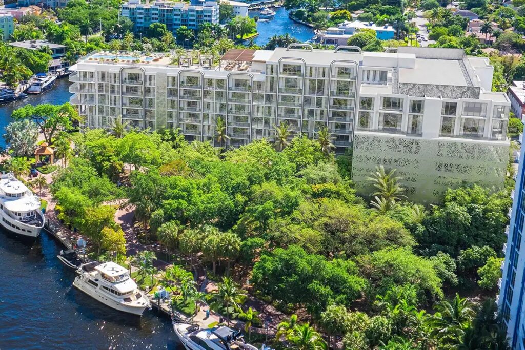 Luxury living at Sixth&Rio extends beyond interiors. The New River becomes part of everyday life. / Photo Sixth&Rio